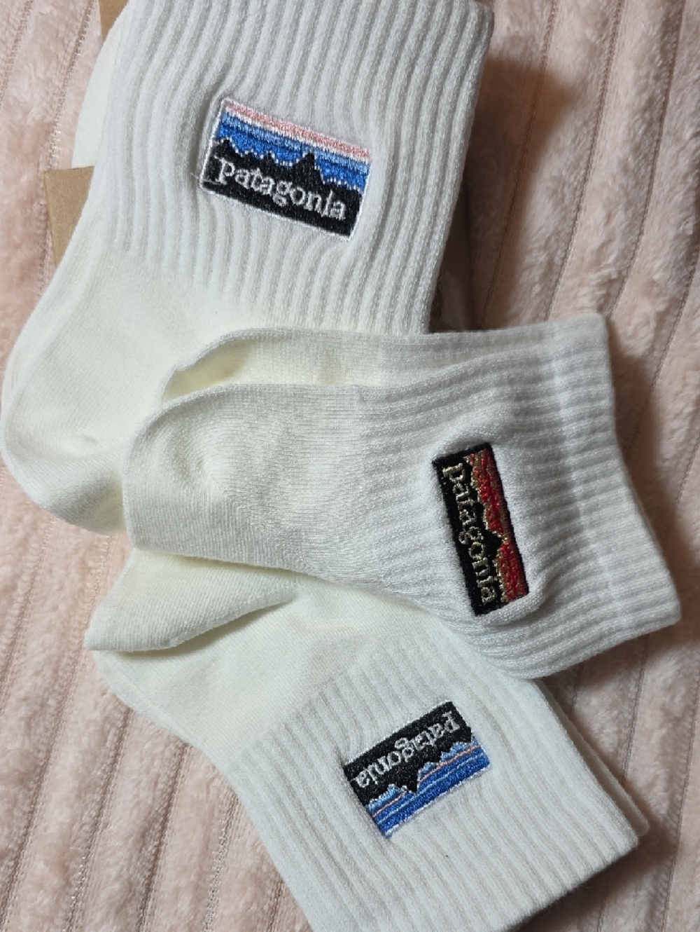 Patagonia Crew Hiking Socks — White, Red, Blue, And Pink - Picture 2 of 3